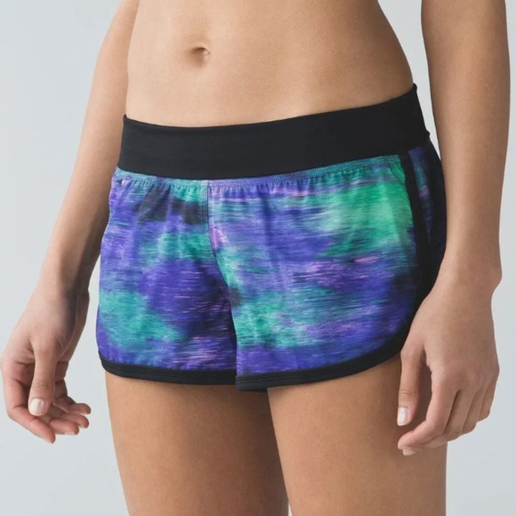 lululemon athletica Pants - Lululemon Drop It Low Short Rio Nights Multi / Black 2.5" inseam sz 4